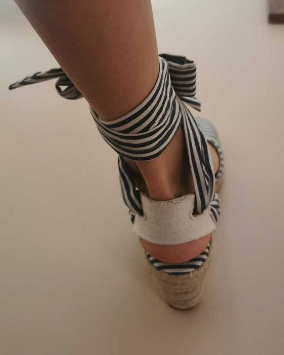 Zara espadryle na koturnie wiązane w kostce