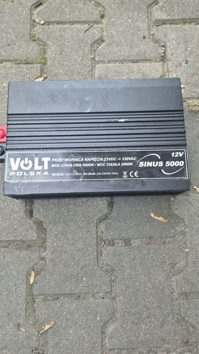 Sprzedam przetwornice volt sinus 5000w plus akumulator i okablowanie  do podłączenia