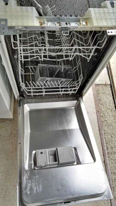 Wąska zmywarka do naczyń marki WHIRLPOOL, szeroka na 45 cm