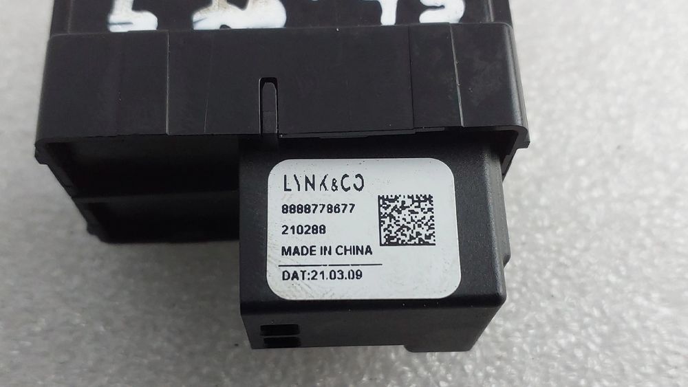 Comando / botão / interruptor vidros trás direito LYNK & CO 1