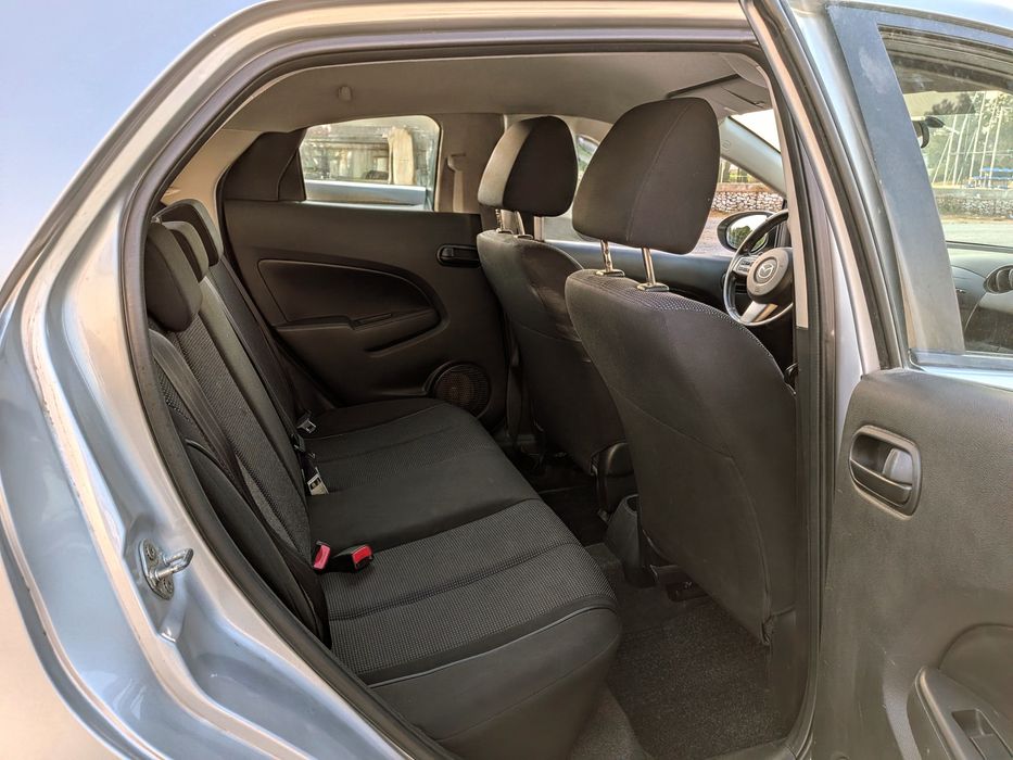 Mazda 2  1.3 16v full extras