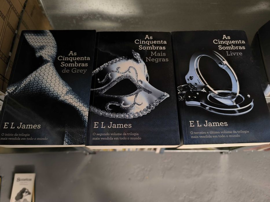 Livro “As Cinquenta Sombras Mais Escuras” – E. L. James (vol. III)