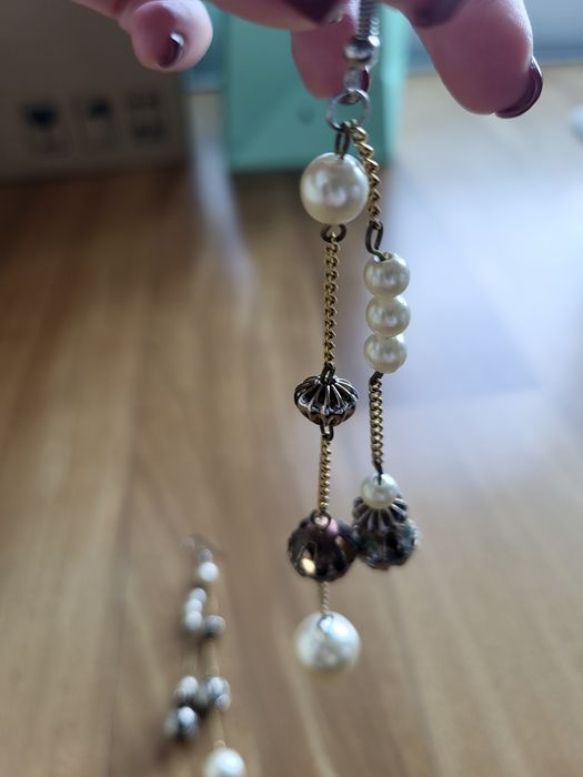 Brincos Berloques Metálicos e Pérolas