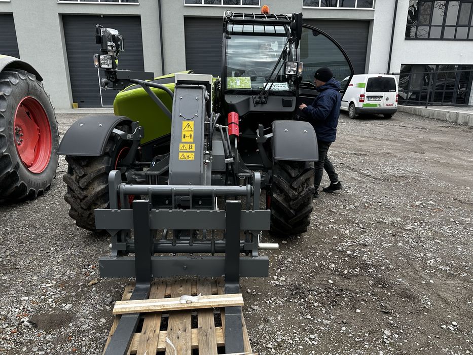 Телескопічний навантажувач CLAAS SCORPION 733 VP