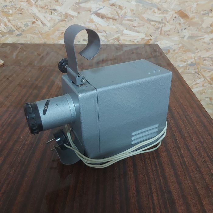 Рідкісний вінтажний фільмоскоп Ф-49 «Танчик» у гарному стані