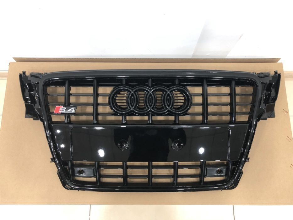 Рішітка Радиатора Audi a4 s4 решітка A4 с4 решітка ауди б8 S line.