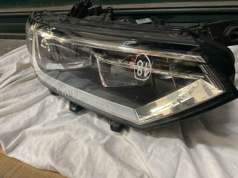 Vendo Farol de VW Passat