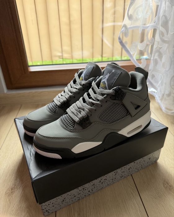 Nike Air Jordan 4 Retro