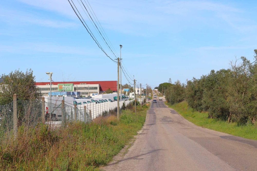 Terreno com 15.000 m2 em zona industrial, Palmela.