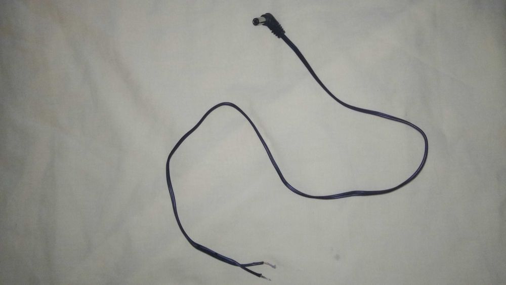 ЛОТ: різні перехідники, кабелі, конектори.