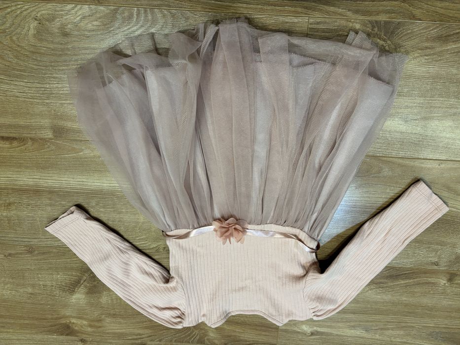 Нарядное платье на девочку