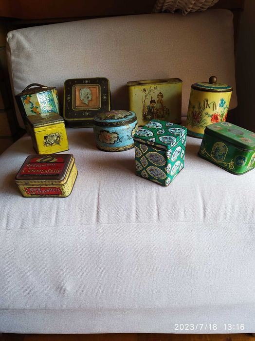 9 Caixas de lata antigas - Coleccionador