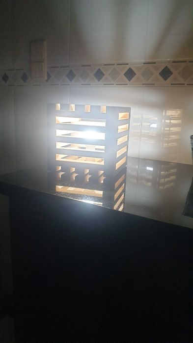 Candieiros muito bonitos em madeira de pinho