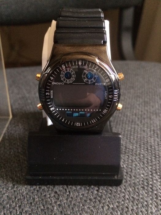 Продам Водонепроницаемые наручные часы Range 2000