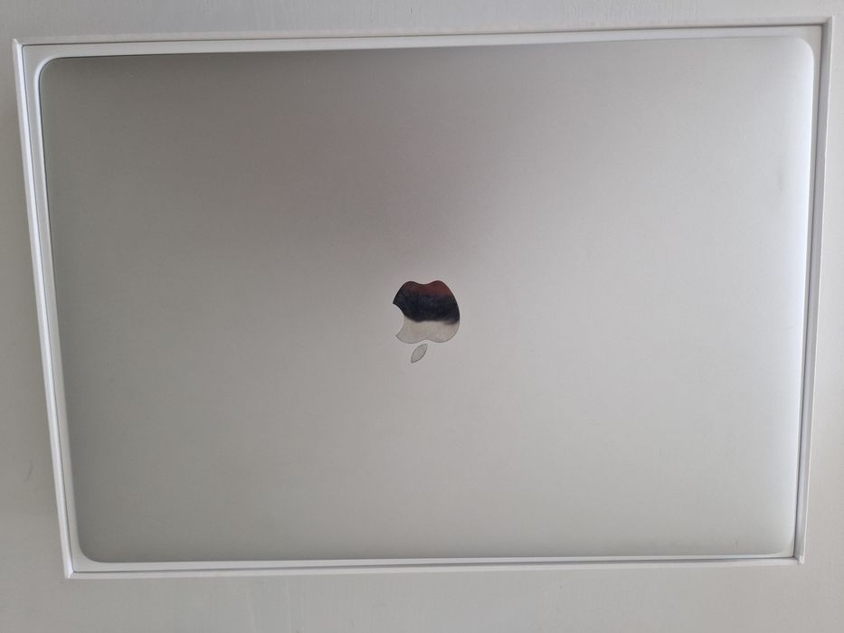 MacBook Pro 15" | 2019 | i9-2,3GHz | 16GB | 512 SSD | Radeon Pro|