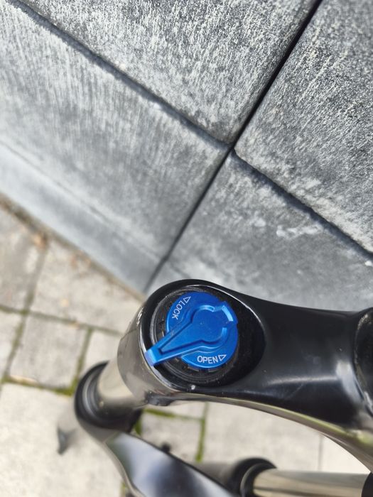 Amortyzator SR Suntour XCR sprężynowo-powietrzny