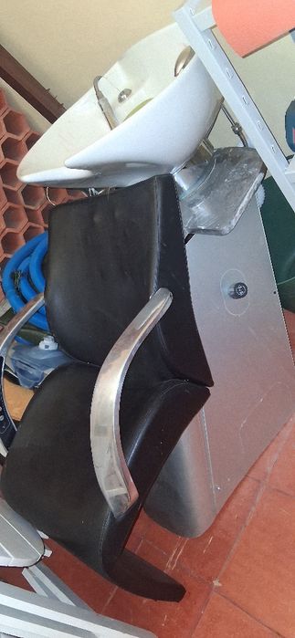 Vendo lavatório Cuba de louça.