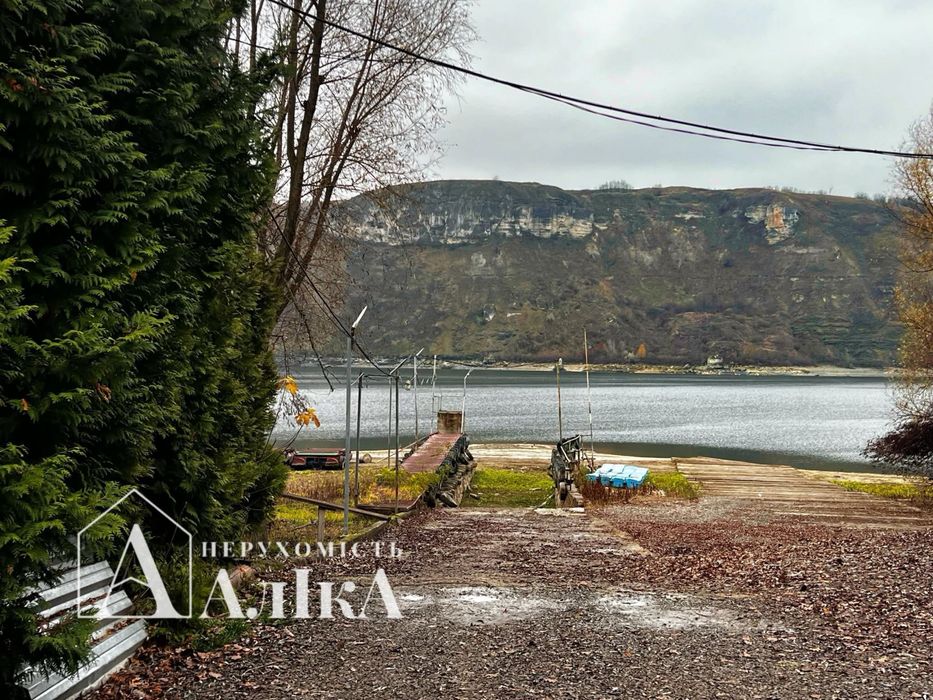 Продам великий будинок в серці Бакоти