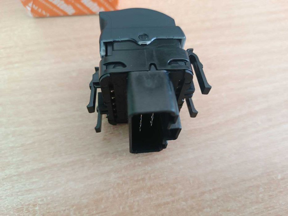 Продам кнопку склопідіймача Renault Autotechteile 5090022 (8200476806)