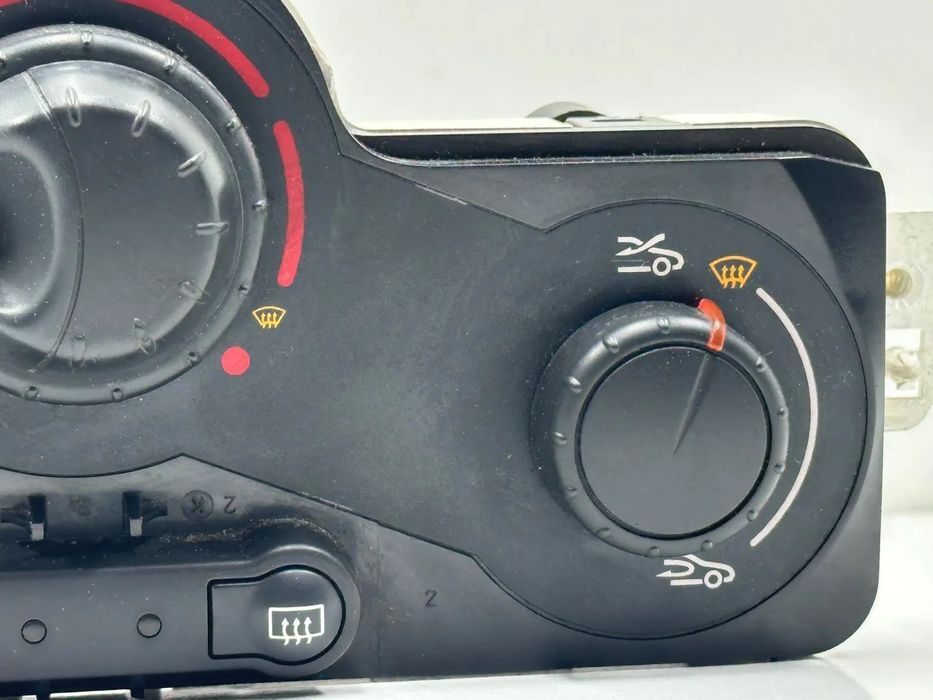 Comandos Ar Condicionado / Sofagem - Renault Clio III (2007)