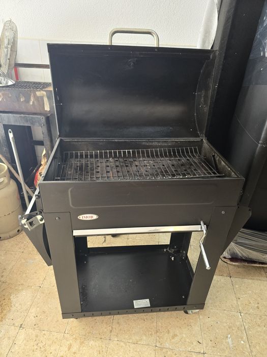 Vendo   grelhador a carvão