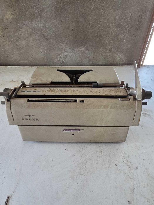 Maquina de escrever Antigas Adler