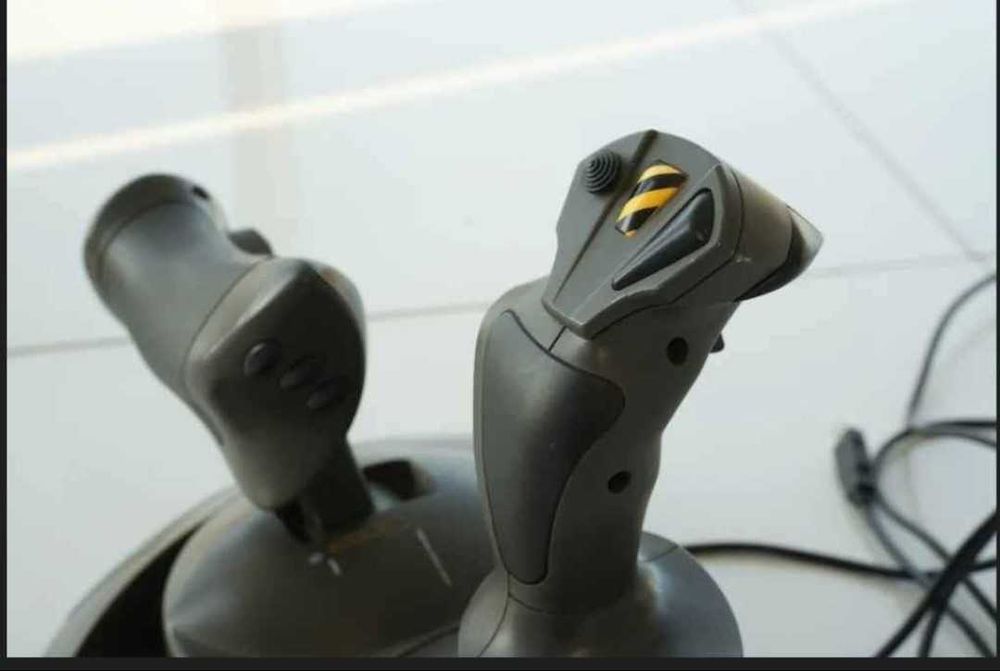 Simulador thrusmaster