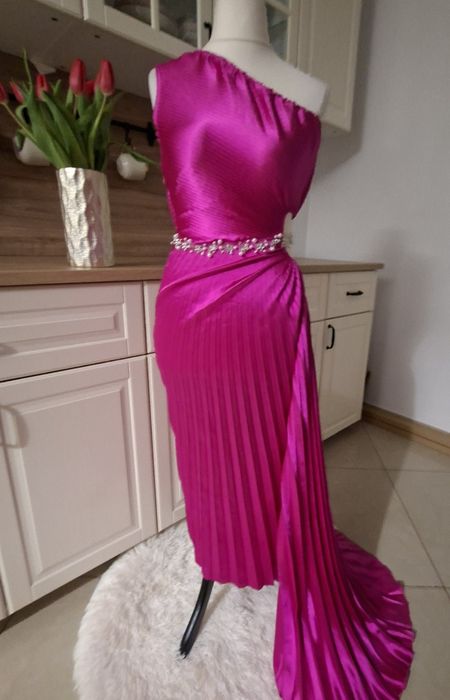 Zjawiskowa  plisowana sukienka