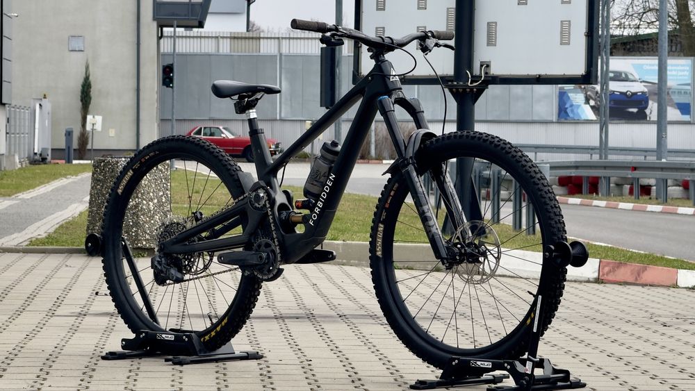 Forbidden Dreadnought AXS /enduro Deviate Santa Cruz