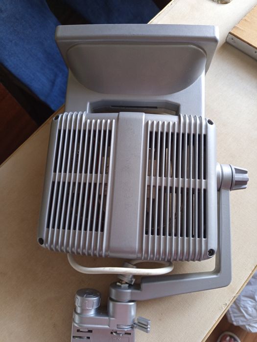 Продам фонарь-прожектор