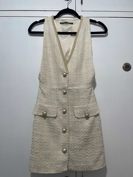 Vestido Tweed Zara Basic Off-White com Pérolas e Corrente - Tam. XS
