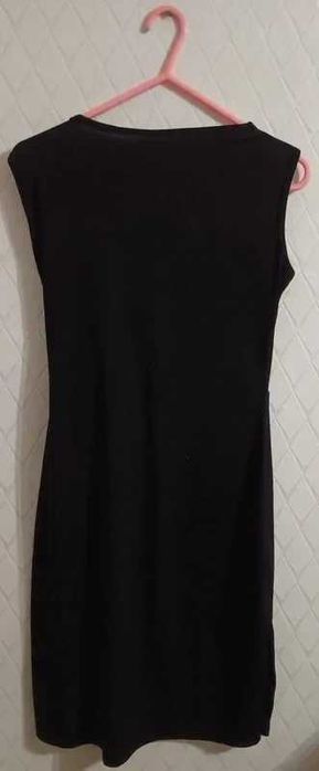 Elegancka czarno-szara sukienka kopertowa bez rękawów