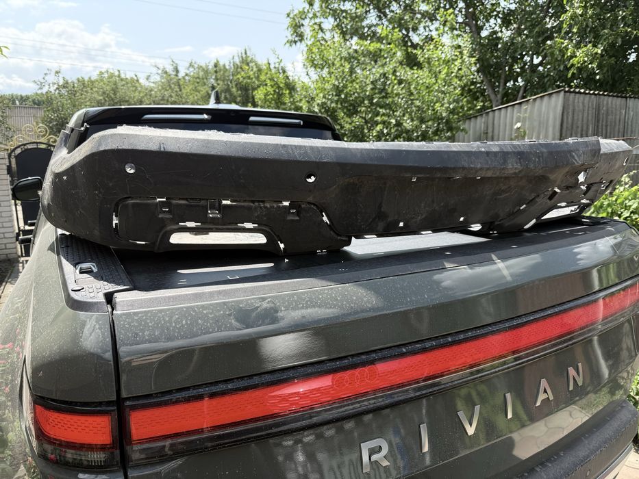 Бампер задній Rivian r1t gen1