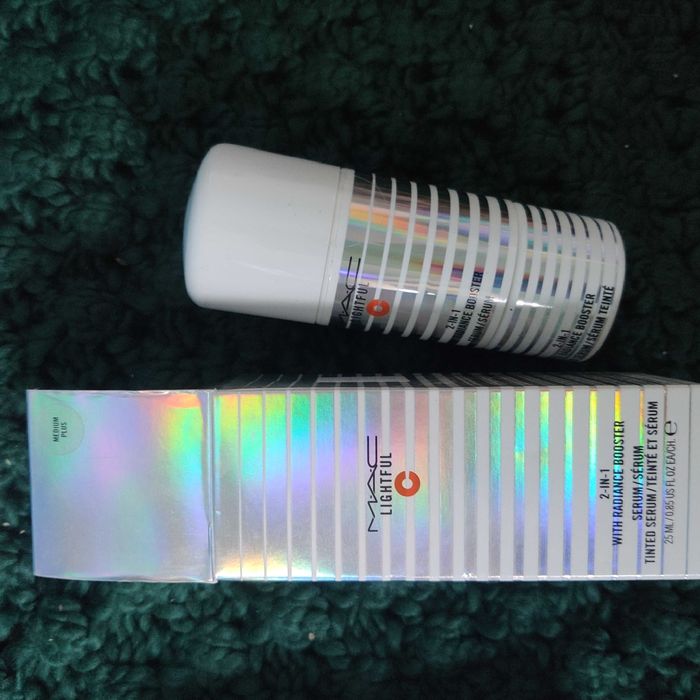 MAC Lightful Co 2-in-1 Tint and Serum rozjaśniające