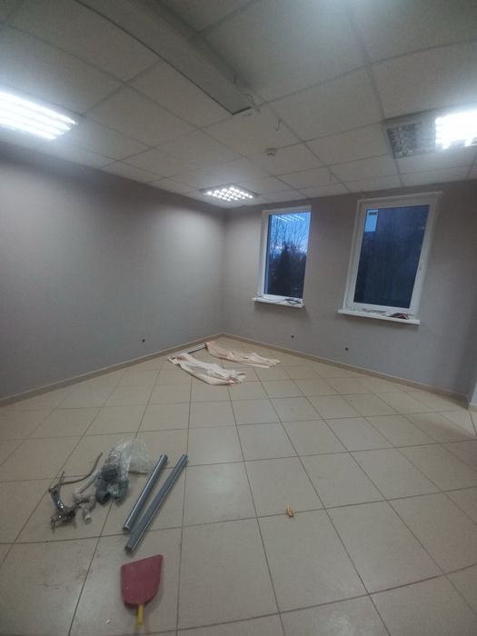 Здається просторе приміщення в центрі міста