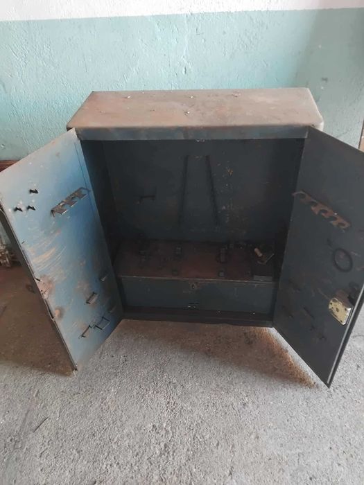 Szafka metalowa wisząca do garażu lub warsztatu prl