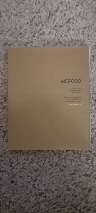 Mini livro com a história da marca Moroso