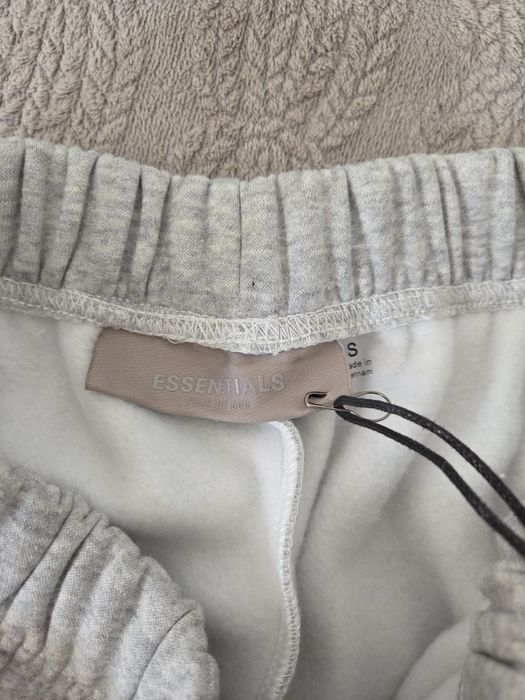 Dres Essentials fear of god