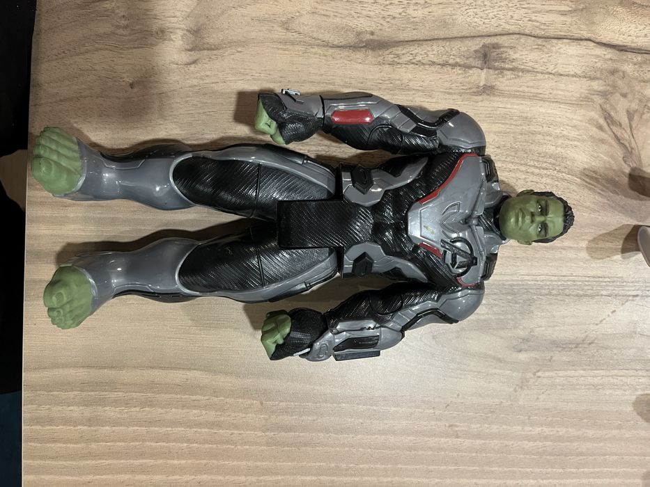 Bonecos marvel praticamentes novos! Vendo porque o meu filho nao brinc
