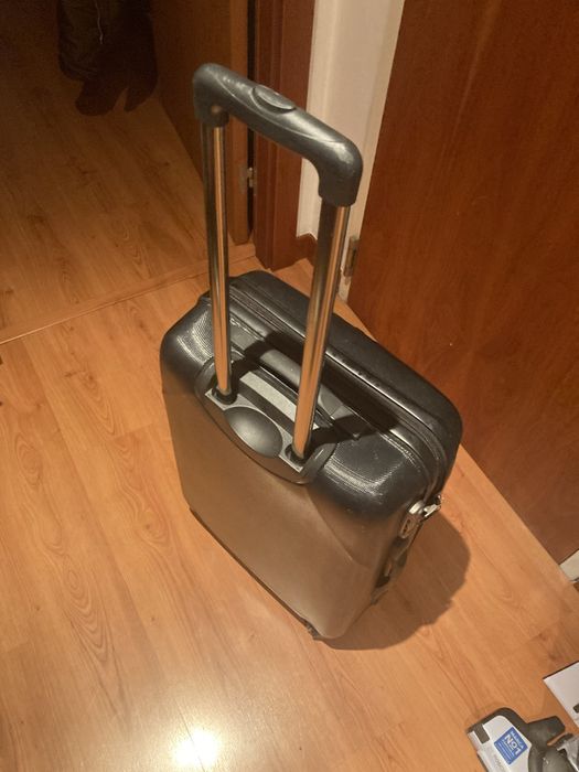 Mala viagem rigida tamanho medio (marca Delsey)