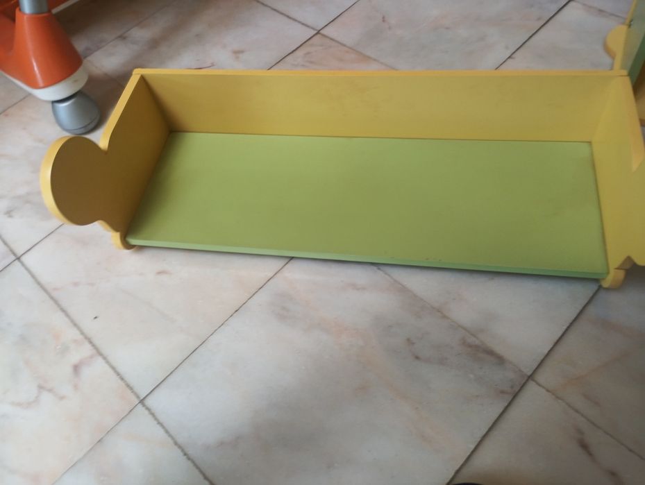 Prateleiras quarto criança