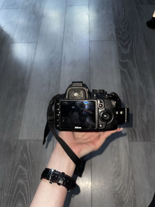 Nikon дзеркальний фотоапарат + об’єктив 18-55 + зарядка