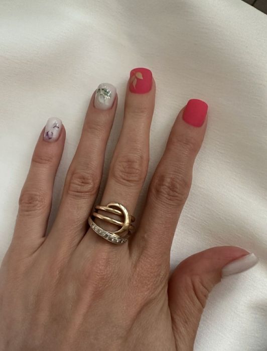 Девичье/женское золотое кольцо.