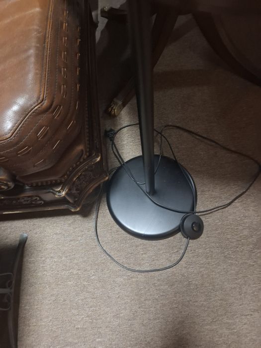 Lampa podłogowa (stojąca)