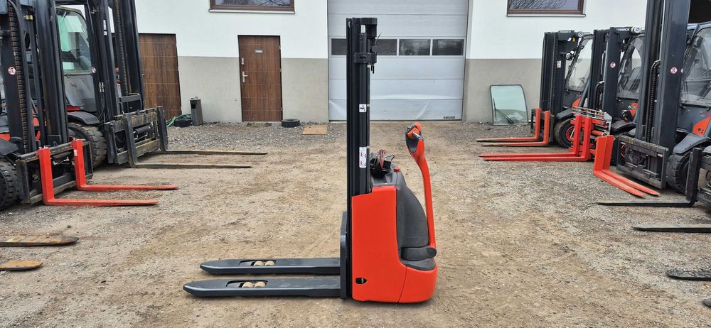 Elektryczny Paleciak Linde L10 - Rok 2015 - Triplex 4.45 m. - Wolny skok wideł.