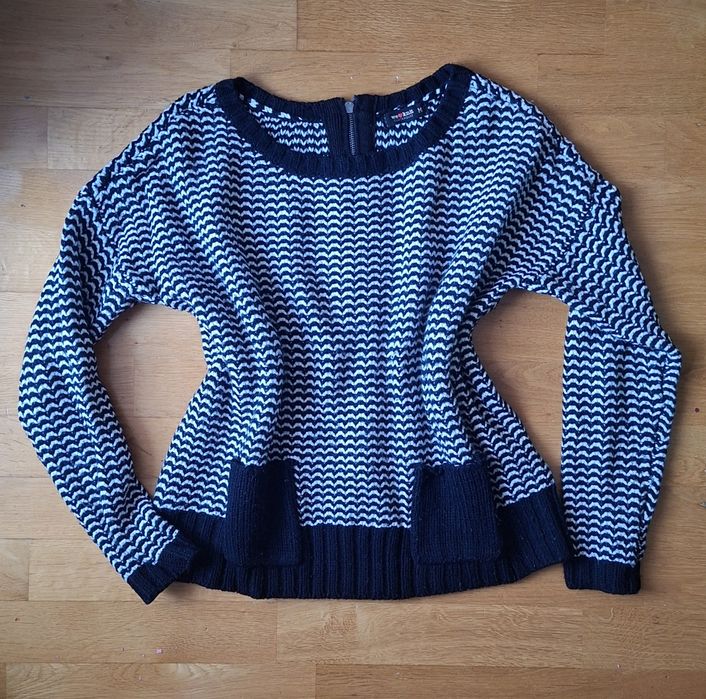 Sweter ciepły M Clockhouse  czarno biały wzorek suwak kieszenie