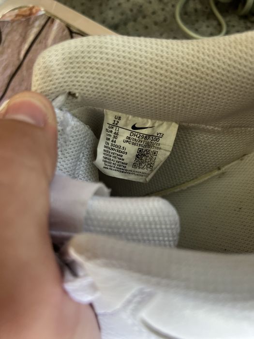 продам кроссовки Nike белые 46 размер