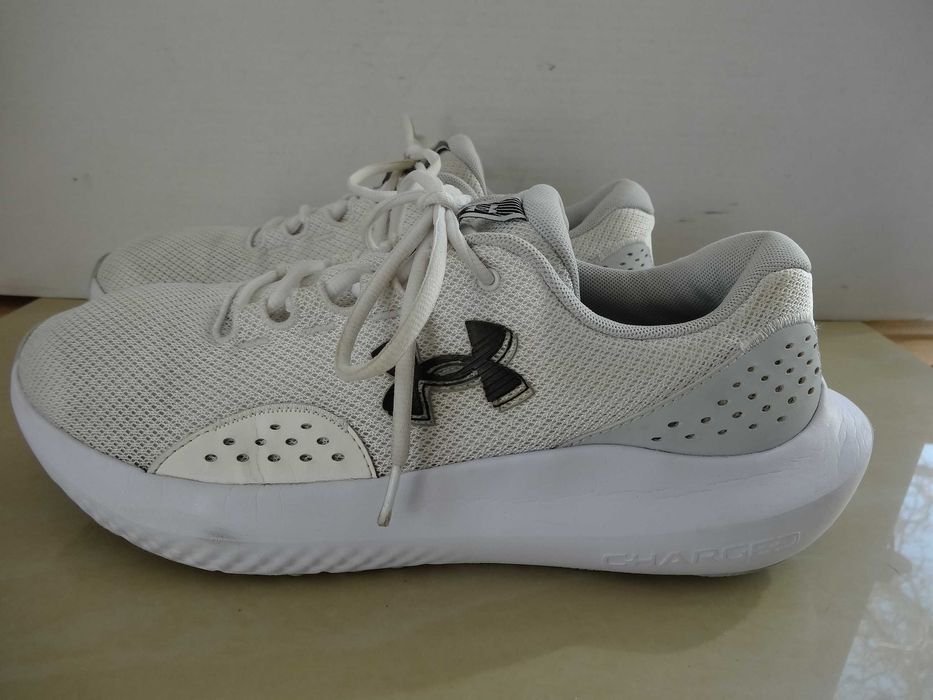 Buty UNDER ARMOUR UA CHARGED SURGE roz 46 Bieganie Sportowe