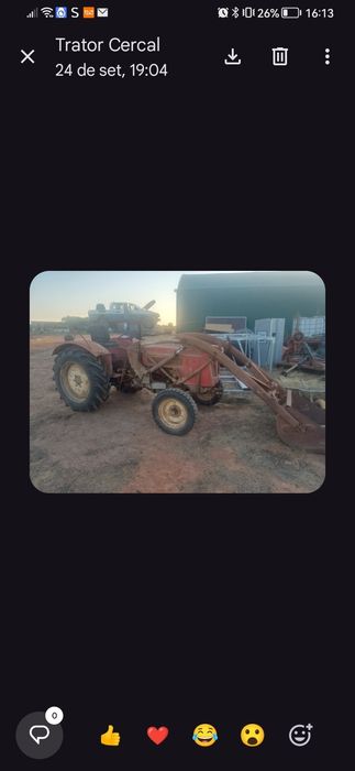 Trator com pá carregadora