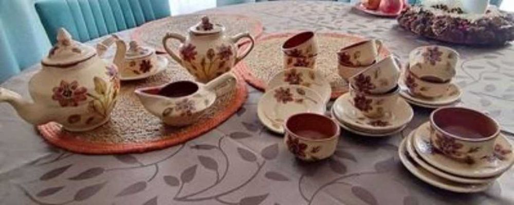 Lindo e antigo serviço de café em cerâmica - Redondo